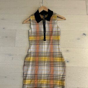 Plaid Sleeveless Dress with Black Collar